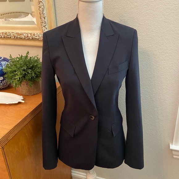Hugo Boss Jackets & Blazers - Hugo Boss Navy blazer